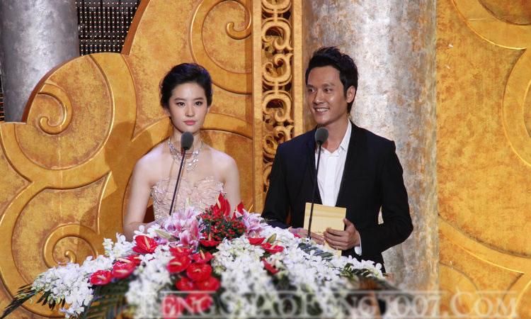 刘亦菲机场随性气质写真图片图片