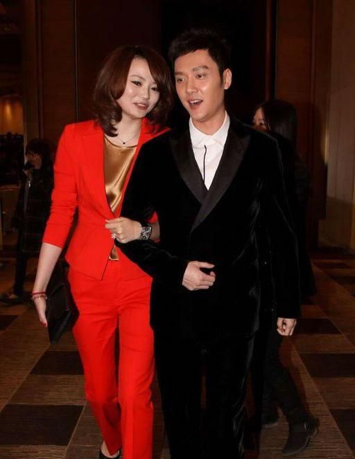 冯绍峰杨幂出席艺术权力榜2011年度颁奖典礼图片