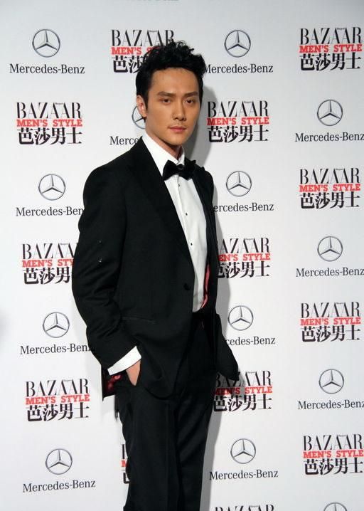 芭莎男士年度人物 冯绍峰帅气发型出席图片