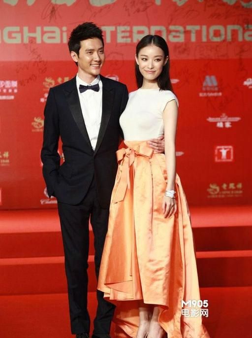 倪妮登悦己杂志封面 卖萌耍酷都可爱迷人图片
