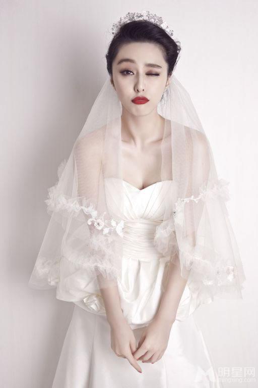何洁大婚穿华丽婚纱现身 获赫子铭甜蜜献吻图片