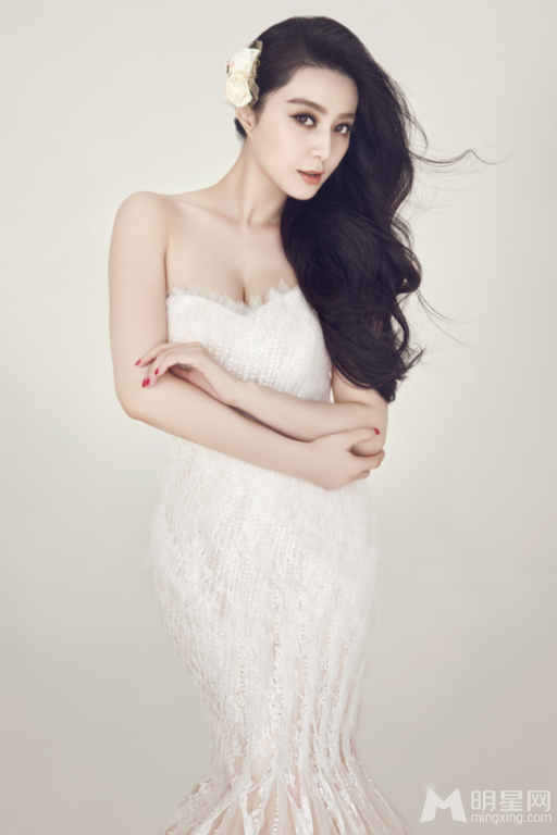 何洁大婚穿华丽婚纱现身 获赫子铭甜蜜献吻图片