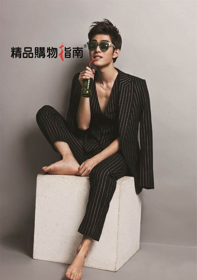 周迅最新时尚杂志封图片 展独特魅力气质图片