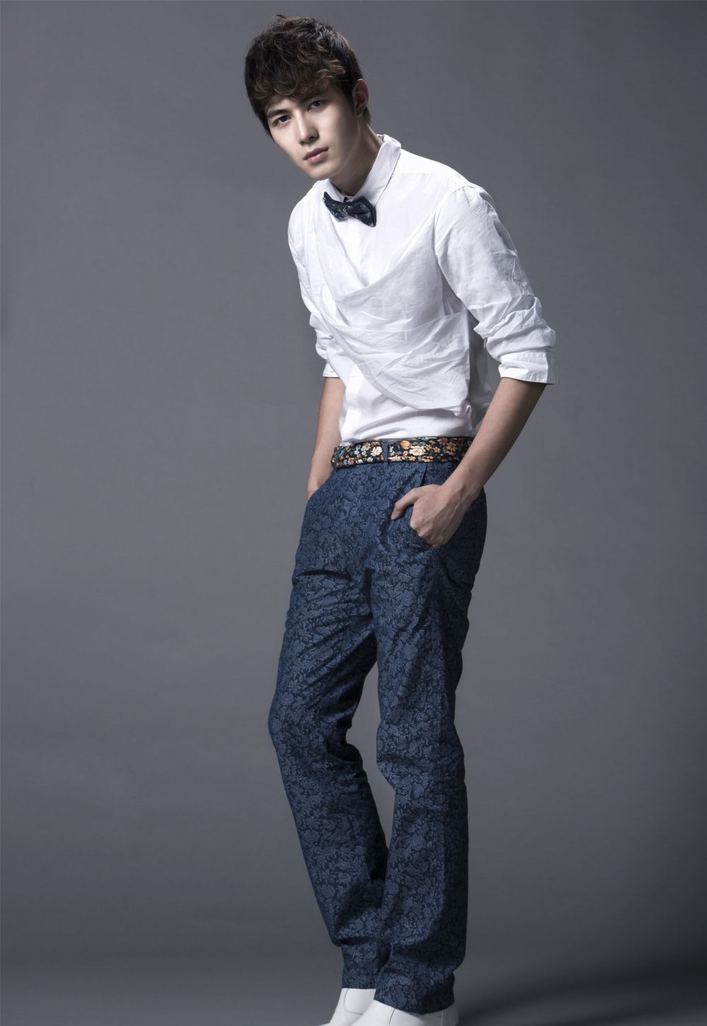 新晋男神陈学冬助阵美丽盛典 蓝色西装清新帅气图片