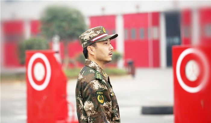 周冬雨恋情曝光首现身 与高圆圆小宋佳同台争艳图片