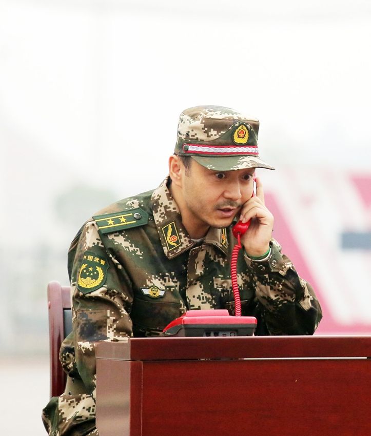 周冬雨恋情曝光首现身 与高圆圆小宋佳同台争艳图片
