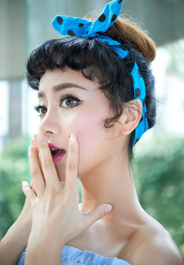 性感美女模特余馥郁白色无底旗袍肉丝美腿写真图片