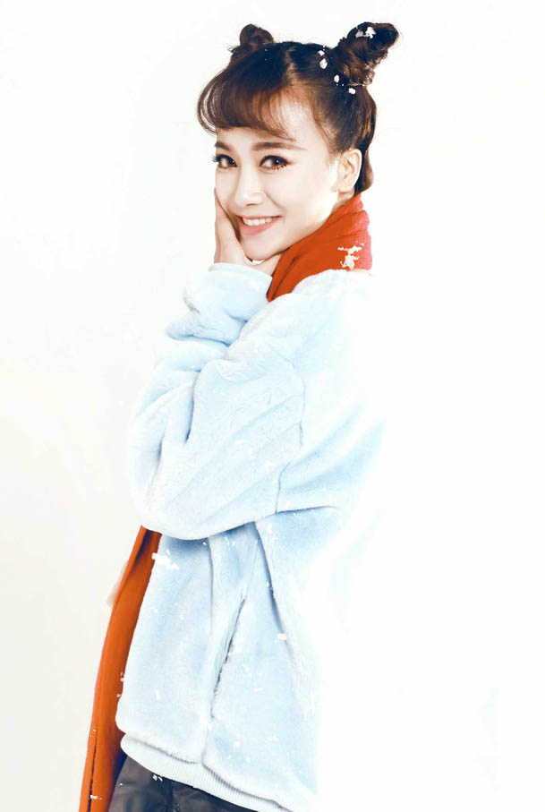 性感美女模特余馥郁白色无底旗袍肉丝美腿写真图片