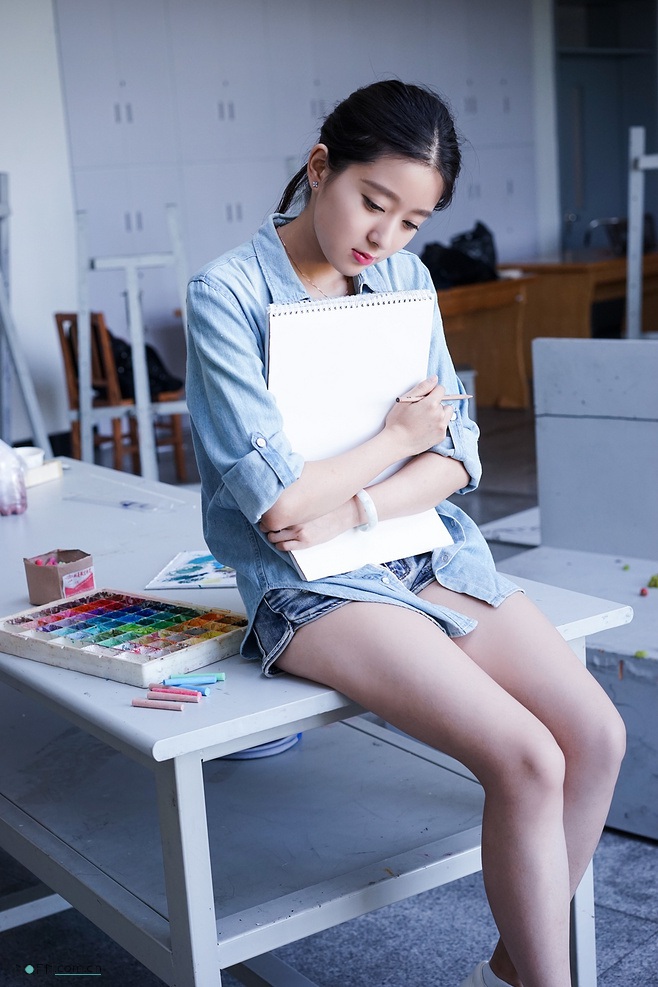 诱惑美女肉色丝袜修长美腿丰满妩媚身材职业装美女写真(三)图片