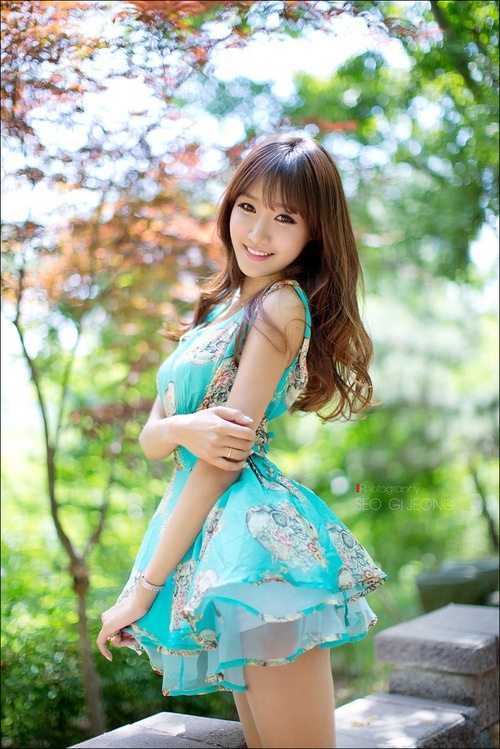诱惑美女肉色丝袜修长美腿丰满妩媚身材职业装美女写真(三)图片