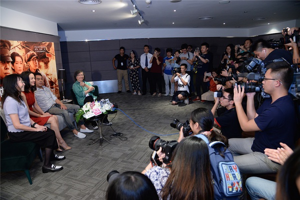 忧郁王子井柏然温暖时尚写真图片图片