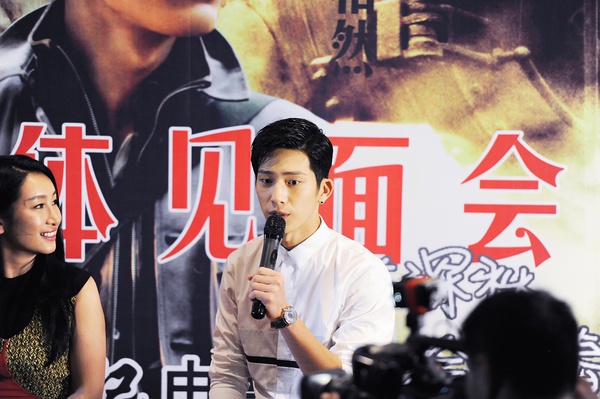 忧郁王子井柏然温暖时尚写真图片图片