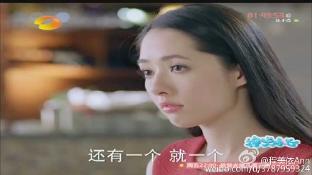 郭碧婷黑白优雅写真图片 回眸浅笑似花中仙子图片