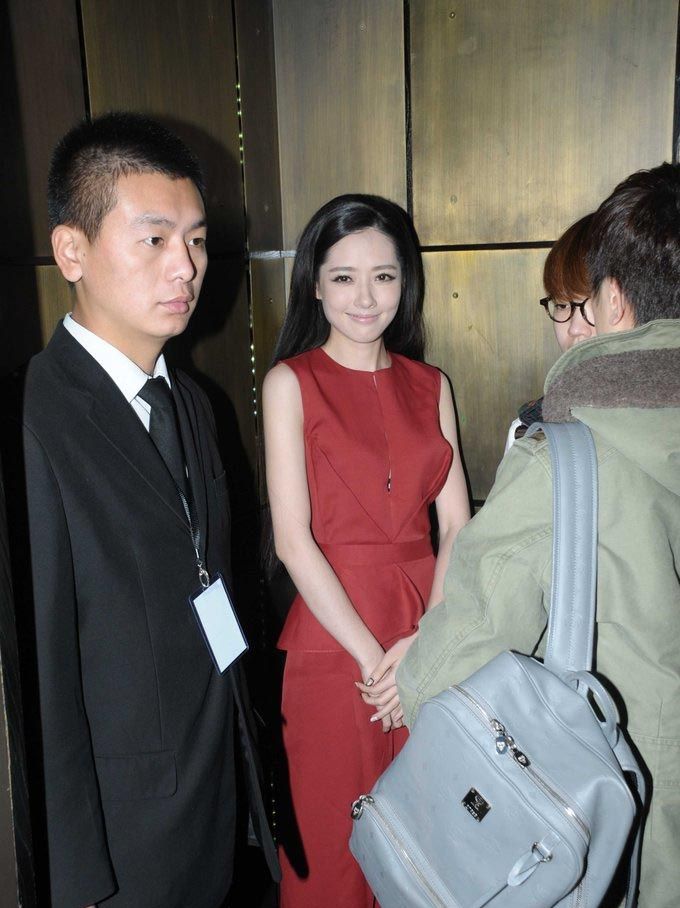 郭碧婷和宋慧乔在一起，才能弥补刘亦菲这件事 刘亦菲gif图片
