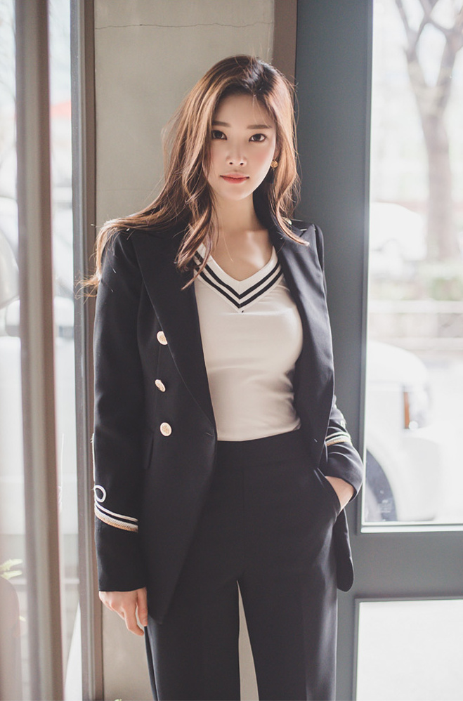 运动装美女图片
