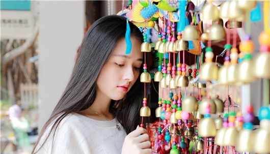 郭碧婷文艺写真图片 长发飘飘诠释原始韵味图片