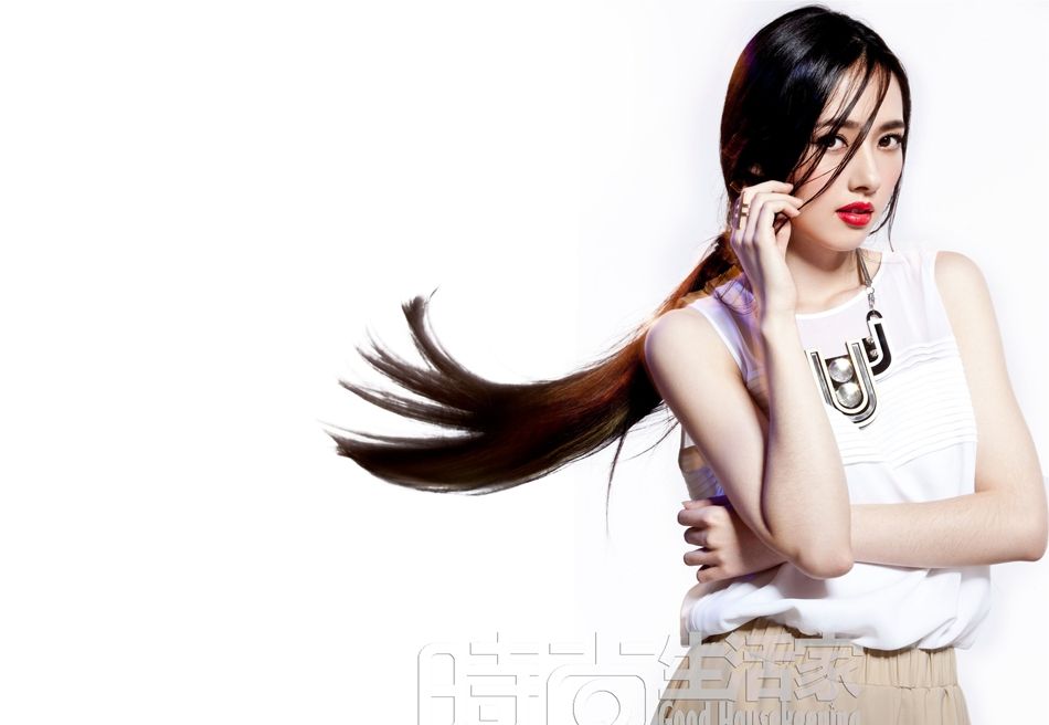 郭碧婷时尚写真图片 烈焰红唇霸气来袭图片