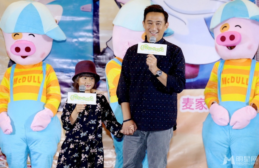 Angelababy前男友陈伟霆活动现场撒娇女粉丝 男性魅力无敌图片