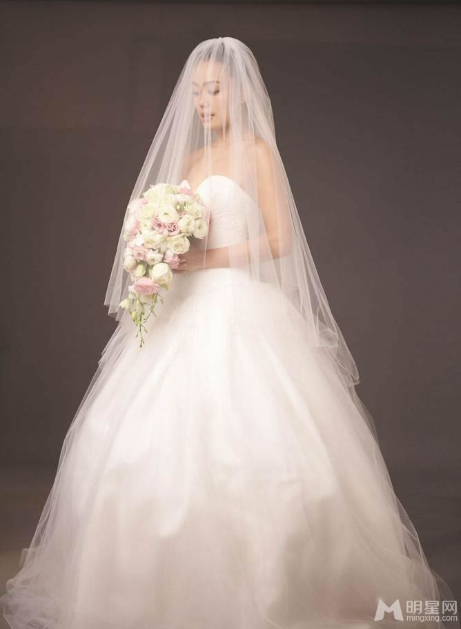 容祖儿首披婚纱 愿做小女人图片