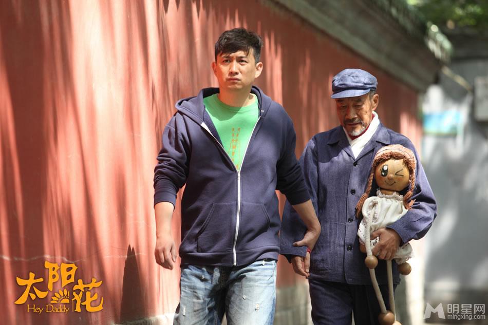 周冬雨恋情曝光首现身 与高圆圆小宋佳同台争艳图片