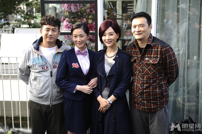 大左现身咱们结婚吧庆功宴 与高圆圆闺蜜情深图片