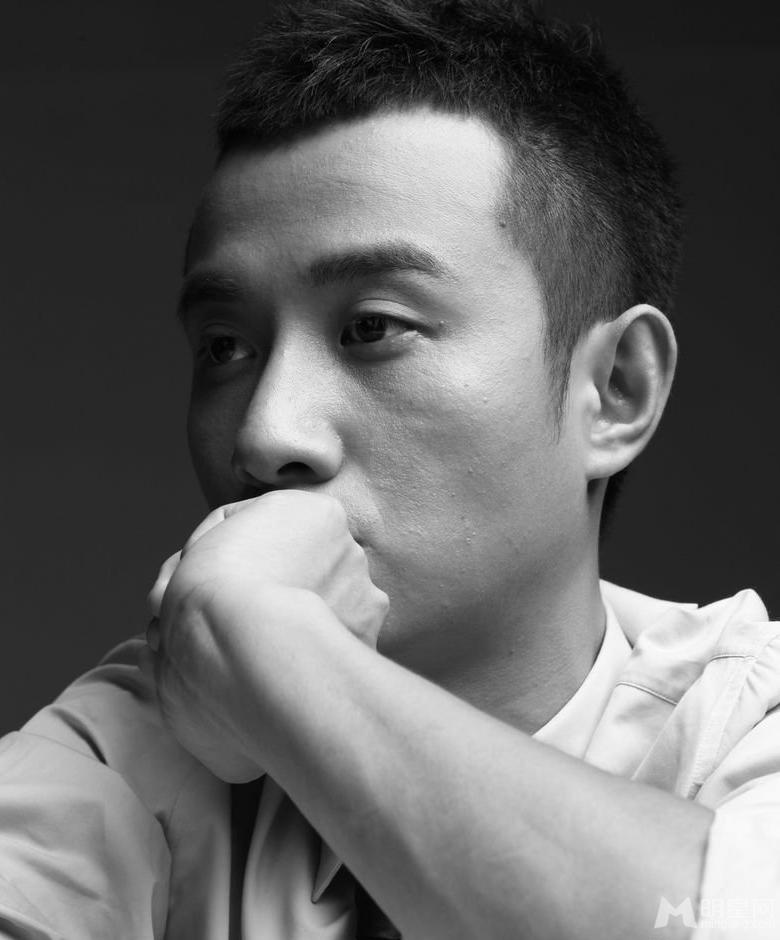 中国当红内地陕西省西安男演员导演文章帅气写真展现魅力男人图片