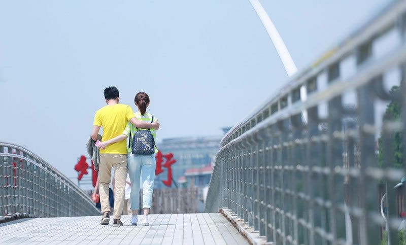 日系学生妹 金发学生装mm校园写真图片