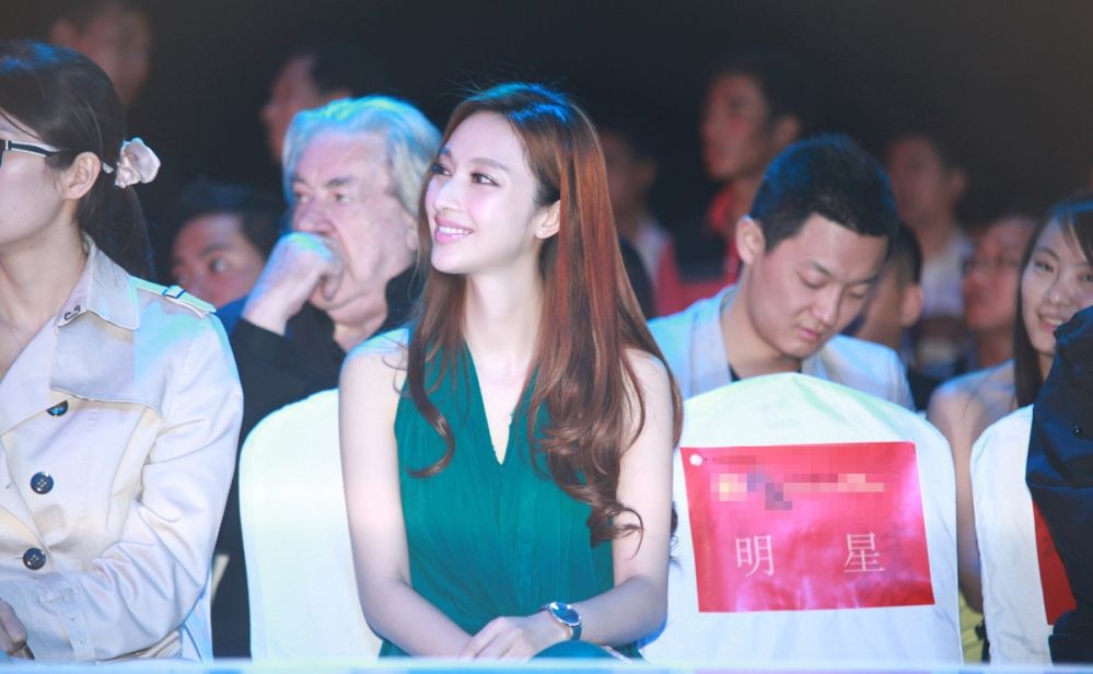 少女时代黄美英现身狂卖萌 尹恩惠迷你连衣裙显可爱图片