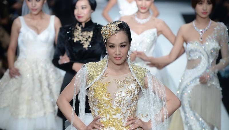 吴倩婚纱长裙唯美写真图片 武大校花吴倩图片写真集合图片