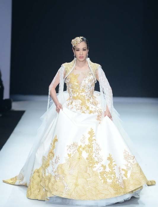 何洁赫子铭全新婚纱大片 大走性感路线图片