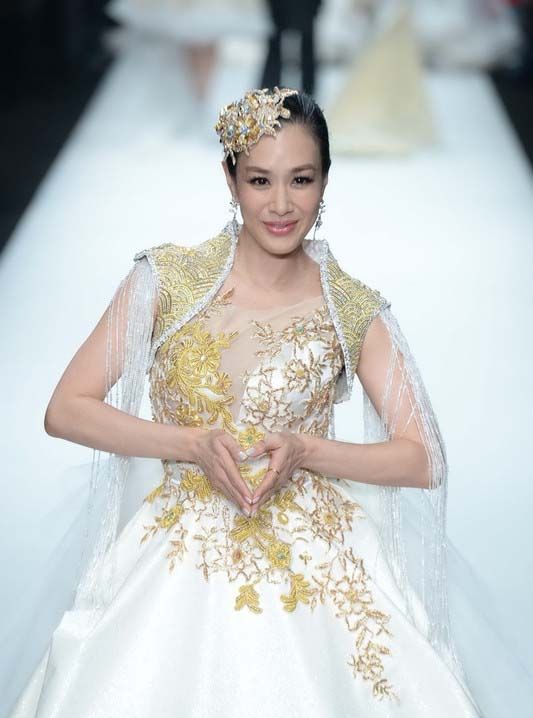 何洁赫子铭全新婚纱大片 大走性感路线图片
