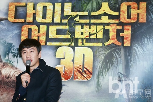 高清韩国京畿道南扬州男明星RunningMan李光洙现身着毛呢大衣帅气十足图片