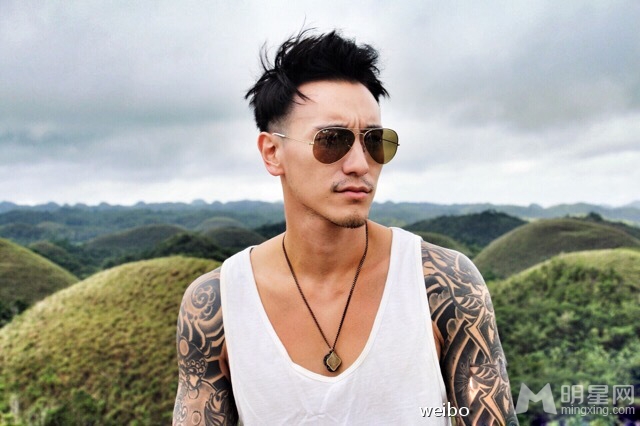 王阳明微博合照大合集 型男自拍秒杀女粉图片