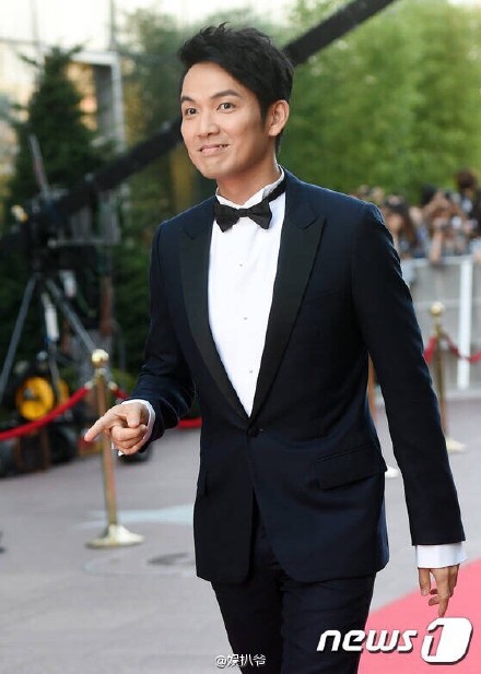 高清中国香港影视男演员钟汉良刘小小演绎情侣写真潮范十足图片