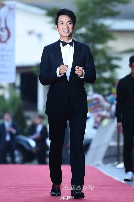 高清中国香港影视男演员钟汉良刘小小演绎情侣写真潮范十足图片
