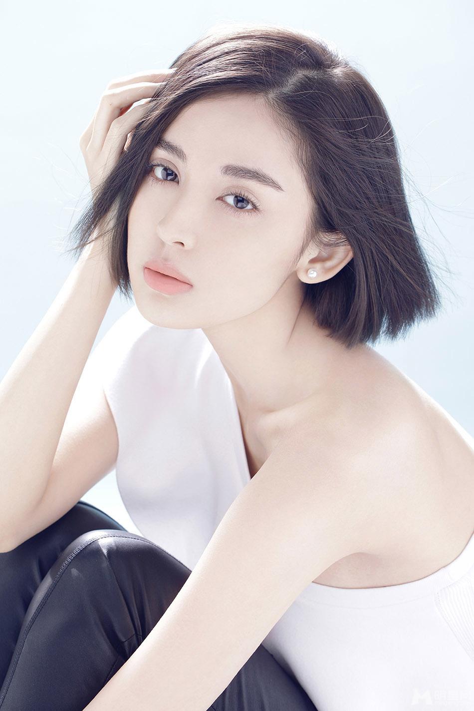 桂纶镁VOGUE火辣红唇封面图片 短发女人成熟韵味图片