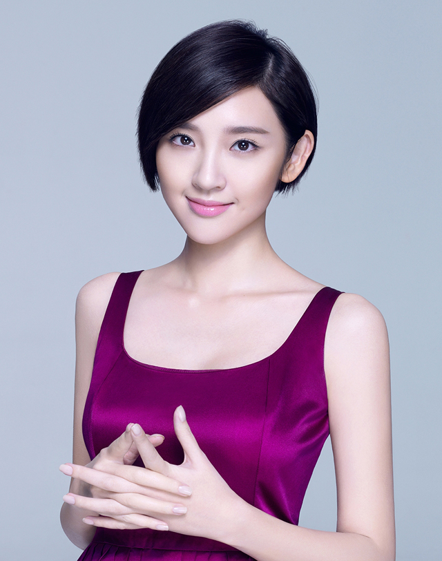 桂纶镁VOGUE火辣红唇封面图片 短发女人成熟韵味图片