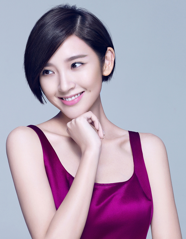 桂纶镁VOGUE火辣红唇封面图片 短发女人成熟韵味图片