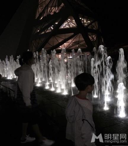 带字的非主流女生伤心图片:无法掩饰的失落心情图片