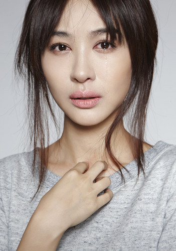 李菲儿黑白梦幻写真大片颠覆造型图片
