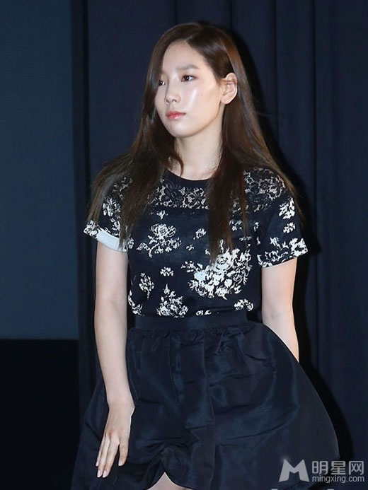 高清韩国全罗北道全州少女时代徐珠贤金泰妍现身棒球场图片