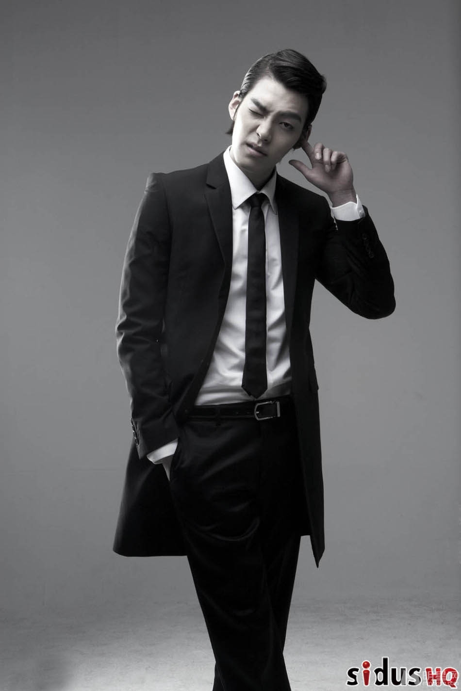 高清韩国男演员金宇彬全新写真尽显熟男魅力图片