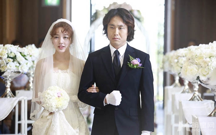 林志颖为庆祝微博粉丝破2000万 发搞怪婚纱照图片图片