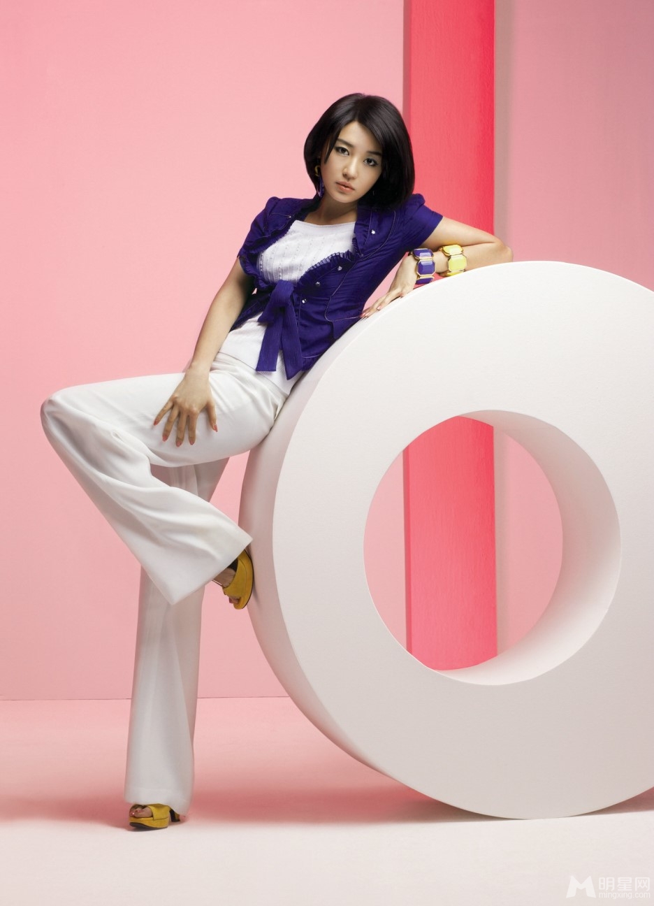 高清韩国首尔特别女明星尹恩惠joinus服装高清写真图片