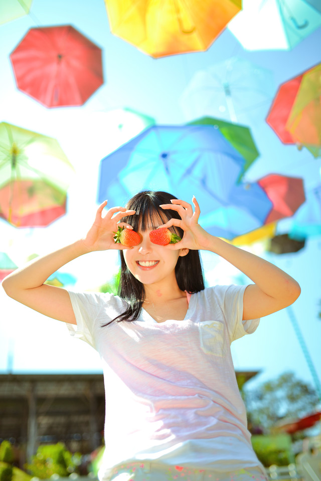 宋伊人泰国PAI县水果少女之西瓜草莓篇甜美写真图片