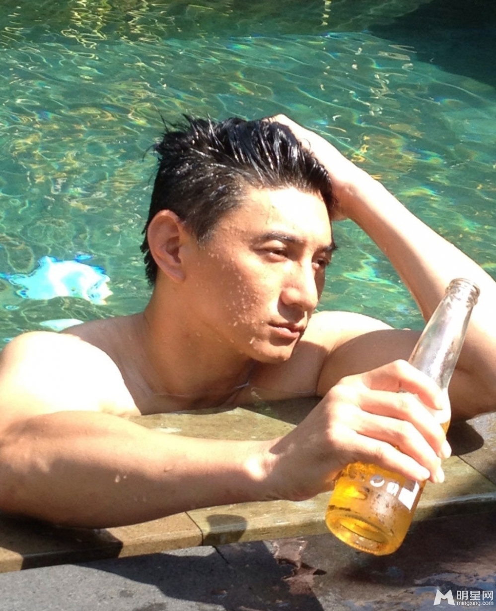 高清北道清州男星来自星星的你金秀贤(都敏俊)写真叫兽时尚帅气图片