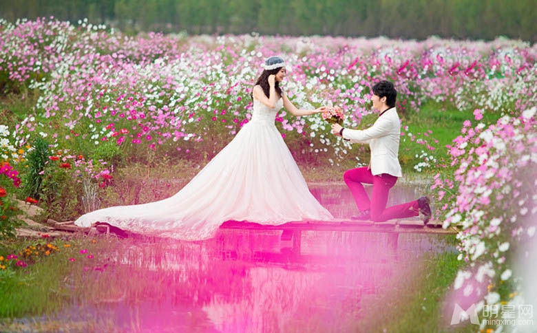 白冰唯美梦幻婚纱照曝光图片