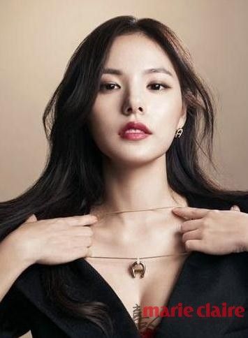 高清韩国美女闵孝琳写真大秀性感艳丽红唇妩媚动人图片