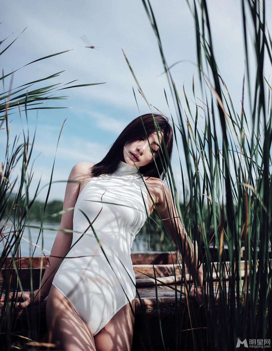 少女时代上海代言游戏 露蛮腰秀玉腿性感惹火图片