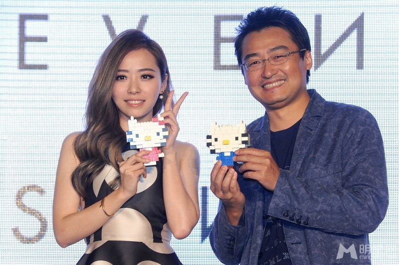 王丽坤优雅杂志写真图片 浪漫卷发百变裙装 王丽坤性感图片图片